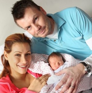 Thomas Helmer und Yasmina Filali mit Tochter Sam